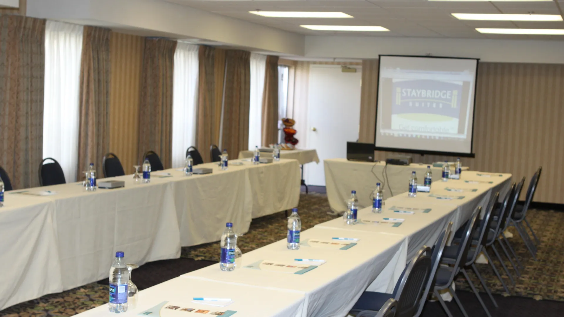 Staybridge Suites - Calgary Airport By Ihg 3*,